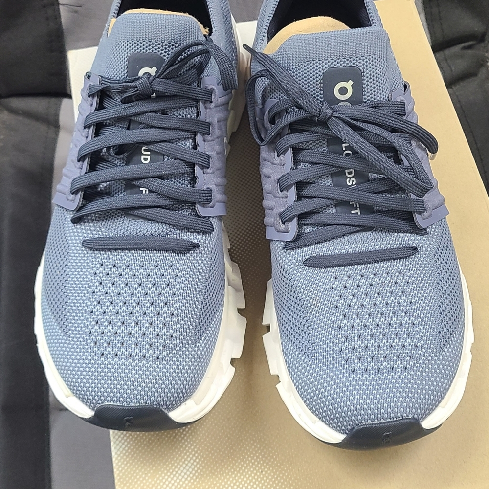 On clouds cloudswift 3 - image 4